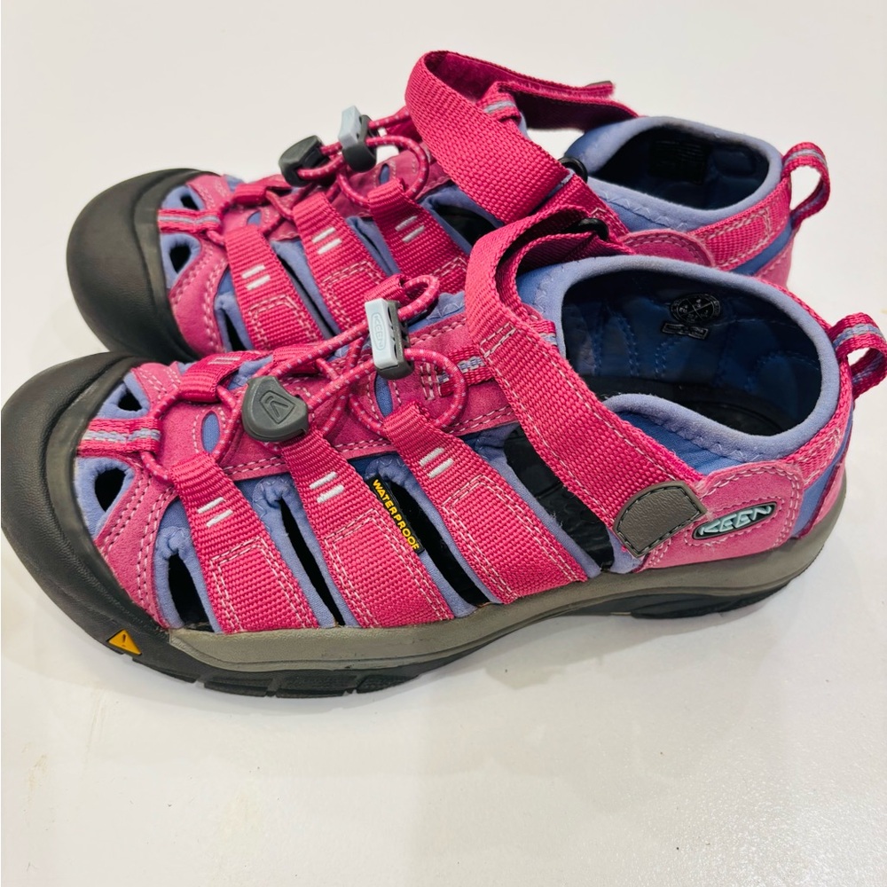 Keen Kids' Fuchsia and Black Outdoor Sandals Mint Condition Size 4 Big Girl - Picture 6 of 11
